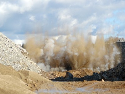 硐室爆破硐室爆破直流电不小于
